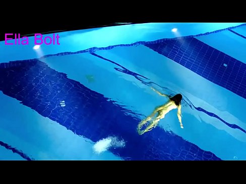 ❤️ Non podo deixar de mirar, unha moza loira que é sorprendida nadando espida na piscina do resort ELLA BOLT ❤❌ Sexo de calidade en % gl.bsglass.ru % ☑